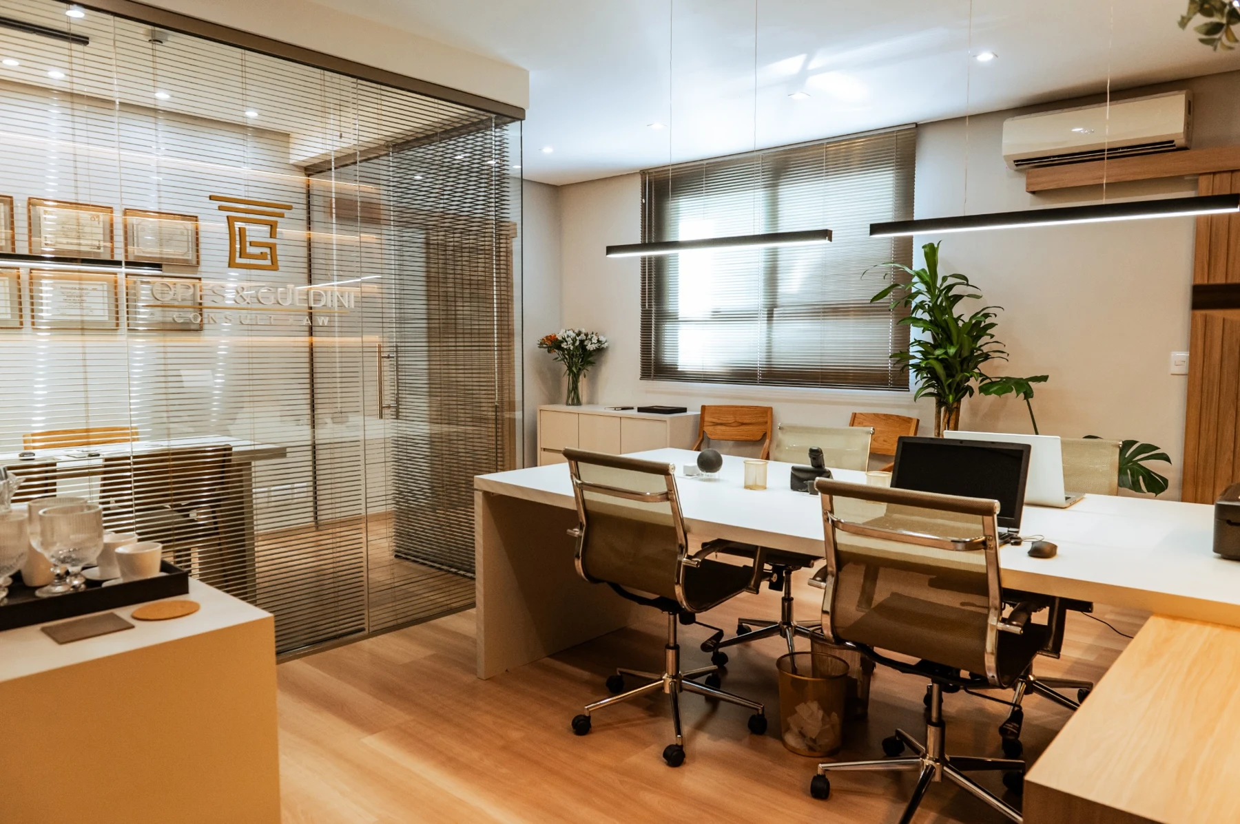 Sala de atendimento do escritório em Bauru